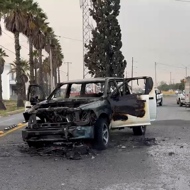 Se Incendia Camioneta por Presunta Falla Eléctrica al Norte de Saltillo, Coahuila